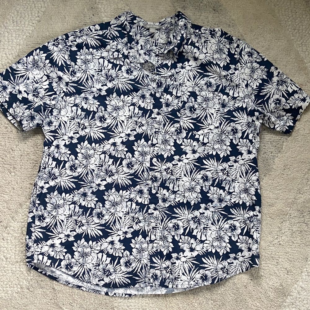 ✨5 for $15✨ Navy Floral Hawaiian Men's Shirt